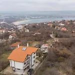 וילה View *